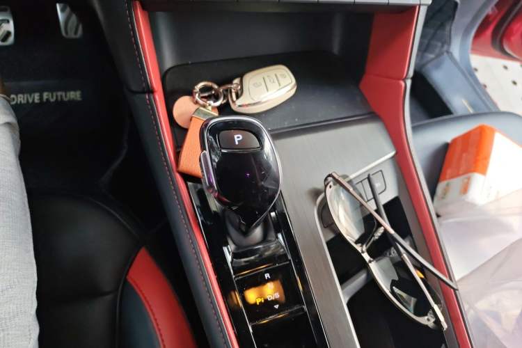 Used MG 6 2020 1.5T Automatic Trophy Luxury Edition Gear Lever