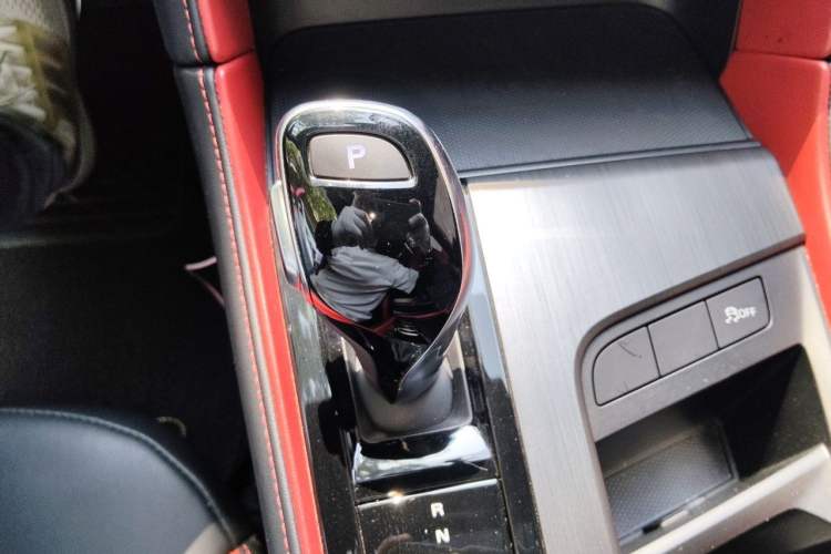 Used MG 6 2020 1.5T Automatic Trophy Luxury Edition Gear Lever