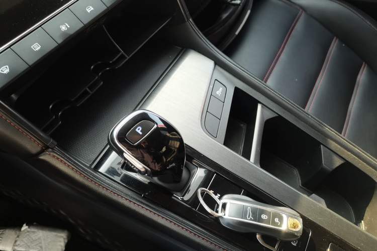 Used MG 6 2020 1.5T Automatic Lingchao Fashion Edition Gear Lever
