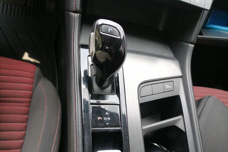 Used MG 6 2020 1.5T Automatic Lingchao Fashion Edition Gear Lever