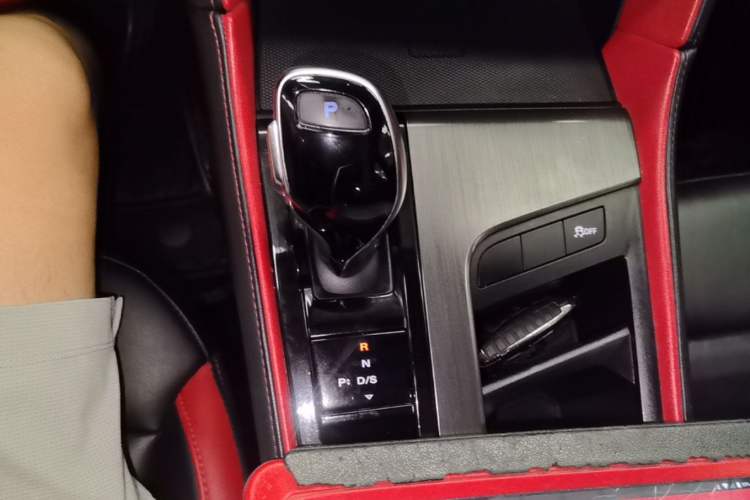 Used MG 6 2020 1.5T Automatic Trophy Luxury Edition Gear Lever
