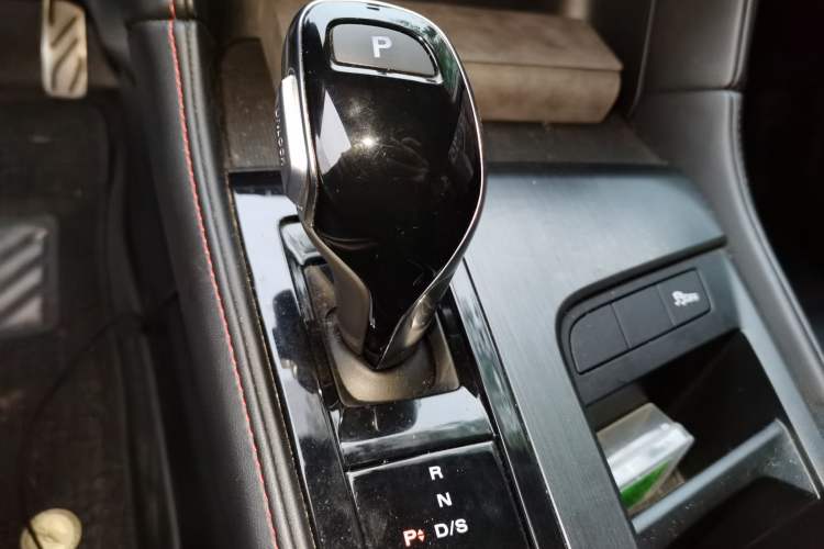 Used MG 6 2020 1.5T Automatic Trendsetting Luxury Edition Gear Lever