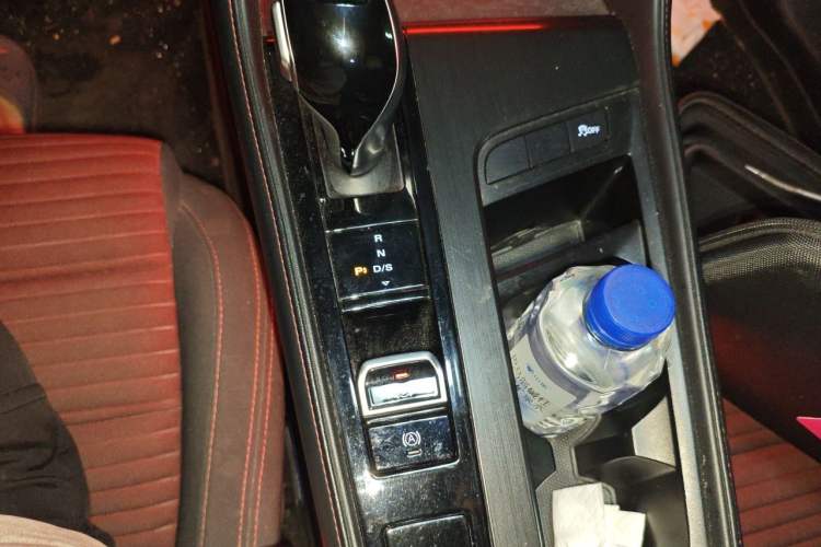Used MG 6 2020 1.5T Automatic Lingchao Fashion Edition Gear Lever