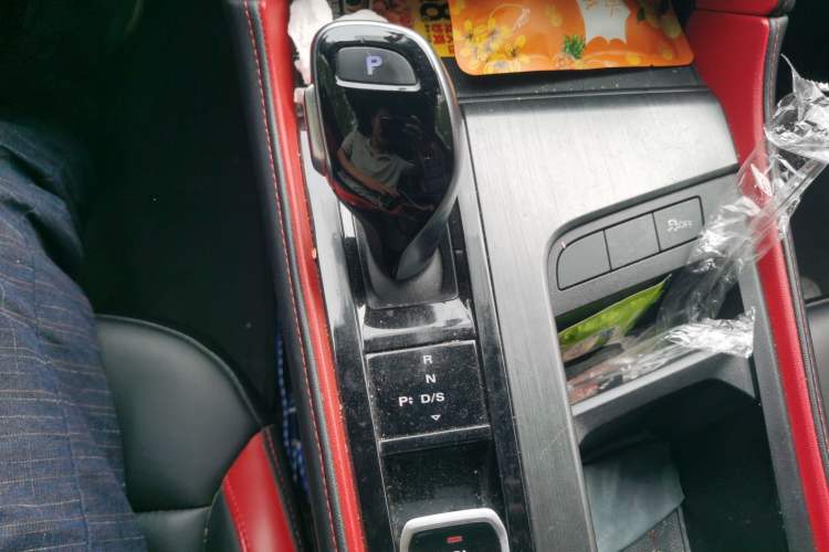 Used MG 6 2020 1.5T Automatic Trophy Luxury Edition Gear Lever