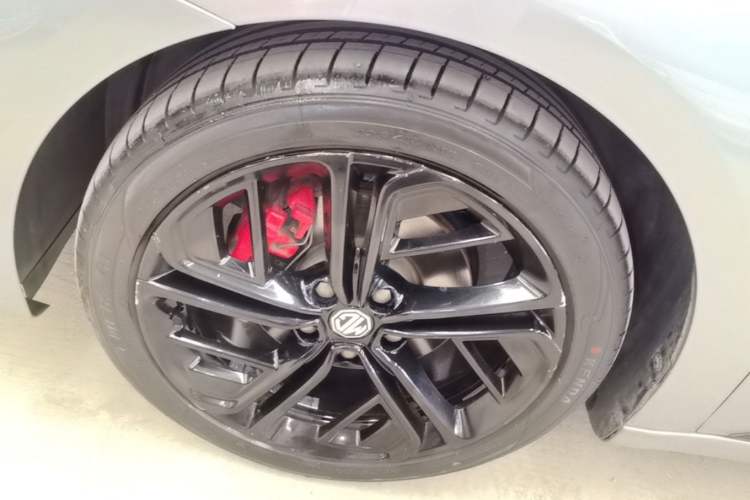 Used MG 6 2020 1.5T Automatic Trophy Luxury Edition Left Front Wheel Hub