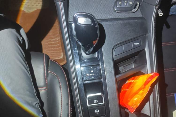 Used MG 6 2020 1.5T Automatic Trendsetting Luxury Edition Gear Lever