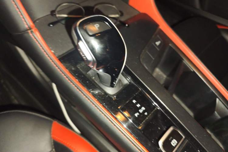 Used MG 6 2020 1.5T Automatic Trophy Luxury Edition Gear Lever