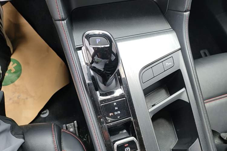 Used MG 6 2020 1.5T Automatic Trendsetting Luxury Edition Gear Lever