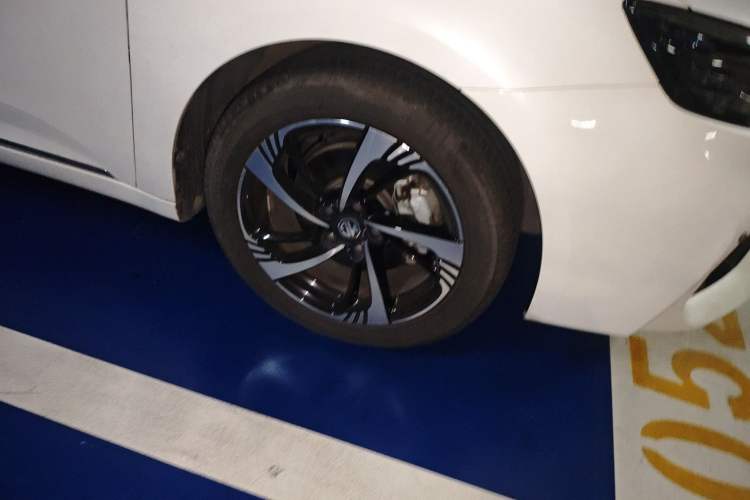 Used MG 6 2020 1.5T Automatic Trendsetting Luxury Edition Right Front Wheel Hub