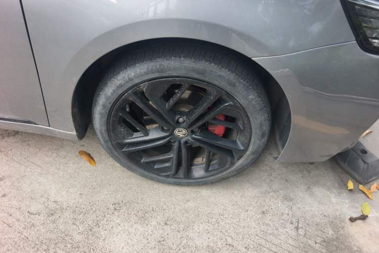 Used MG 6 2020 1.5T Automatic Trophy Luxury Edition Right Front Wheel Hub