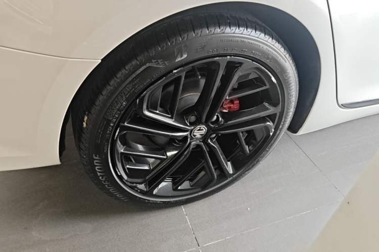 Used MG 6 2020 1.5T Automatic Trophy Flagship Edition Right Rear Wheel Hub
