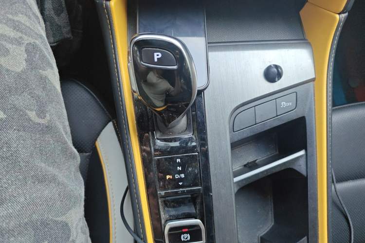 Used MG 6 2021 Pro 1.5T Automatic Trophy Luxury Edition Gear Lever