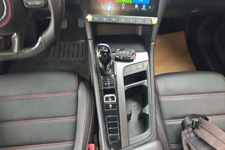 Used MG 6 2021 1.5T Automatic Lingchao Edition Gear Lever