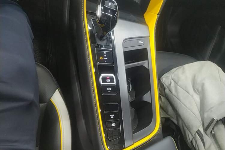 Used MG 6 2021 Pro 1.5T Automatic Trophy Luxury Edition Gear Lever