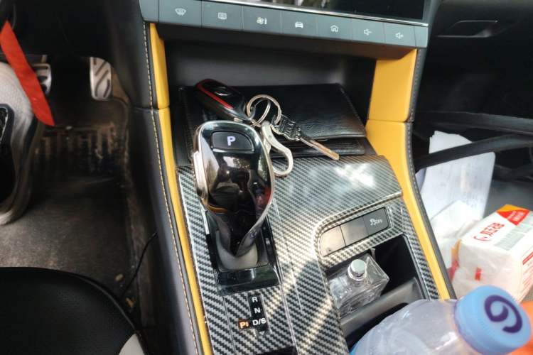 Used MG 6 2021 Pro 1.5T Automatic Trophy Luxury Edition Gear Lever