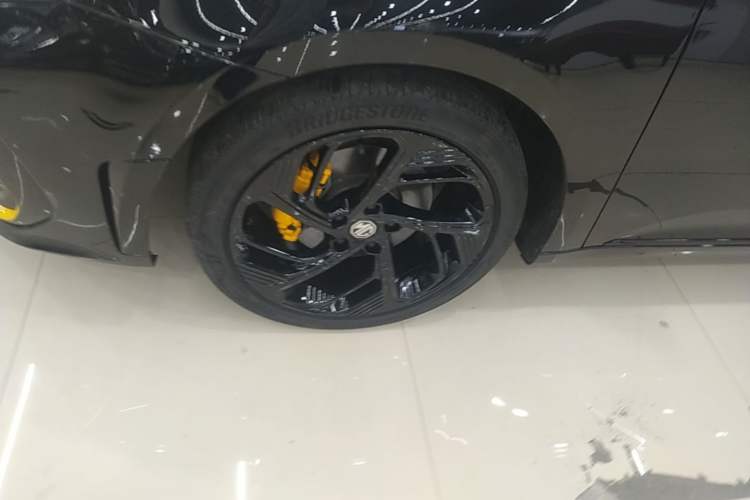 Used MG 6 2021 Pro 1.5T Automatic Trophy Luxury Edition Left Front Wheel Hub