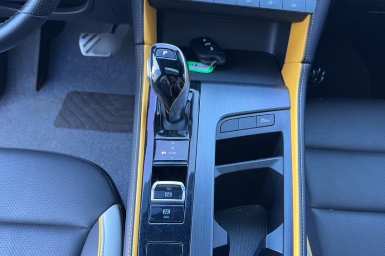 Used MG 6 2021 Pro 1.5T Automatic Trophy Luxury Edition Gear Lever