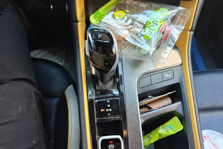 Used MG 6 2021 Pro 1.5T Automatic Trophy Luxury Edition Gear Lever