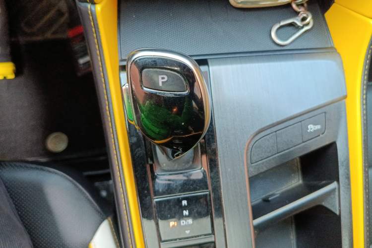 Used MG 6 2021 Pro 1.5T Automatic Trophy Luxury Edition Gear Lever