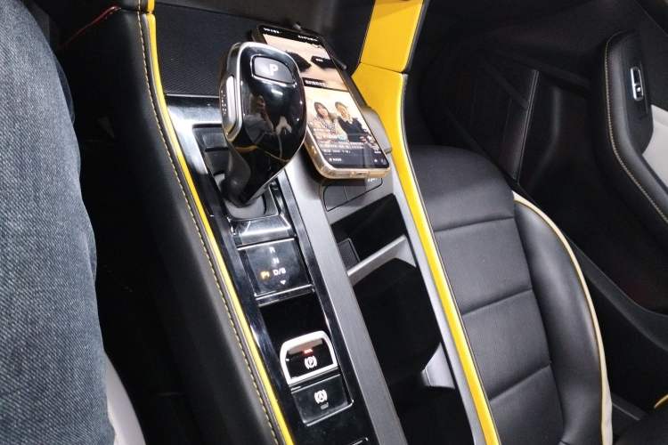 Used MG 6 2021 Pro 1.5T Automatic Trophy Luxury Edition Gear Lever