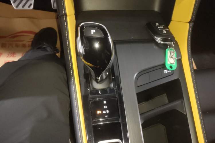 Used MG 6 2021 Pro 1.5T Automatic Trophy Luxury Edition Gear Lever