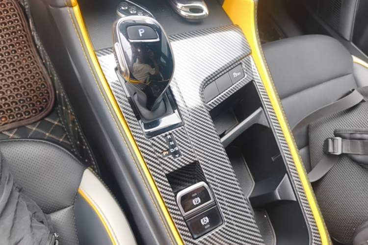 Used MG 6 2021 Pro 1.5T Automatic Trophy Luxury Edition Gear Lever