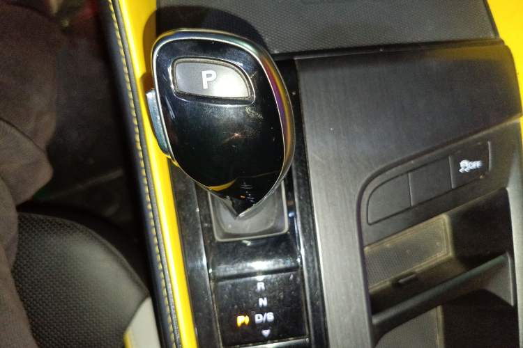 Used MG 6 2021 Pro 1.5T Automatic Trophy Luxury Edition Gear Lever