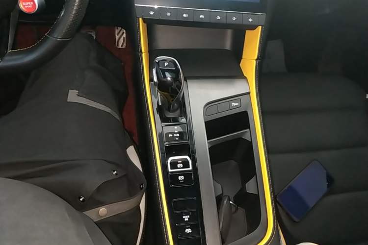 Used MG 6 2021 Pro 1.5T Automatic Trophy Luxury Edition Gear Lever