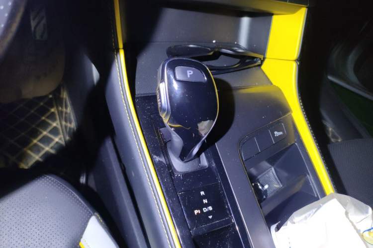 Used MG 6 2021 Pro 1.5T Automatic Trophy Luxury Edition Gear Lever