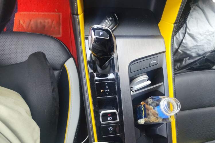 Used MG 6 2021 Pro 1.5T Automatic Trophy Luxury Edition Gear Lever