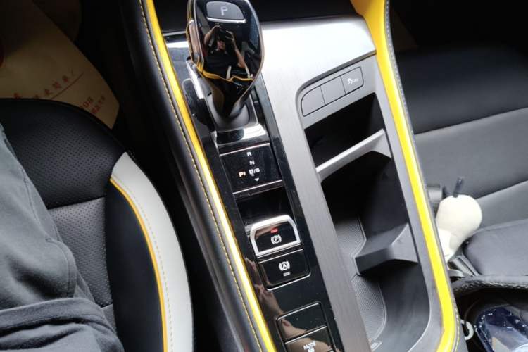 Used MG 6 2021 Pro 1.5T Automatic Trophy Luxury Edition Gear Lever