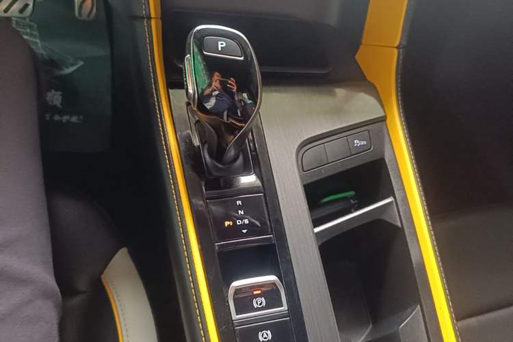 Used MG 6 2021 Pro 1.5T Automatic Trophy Luxury Edition Gear Lever