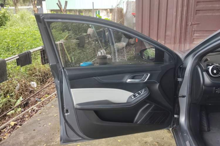 Used MG 6 2021 Pro 1.5T Automatic Trophy Luxury Edition Interior 7