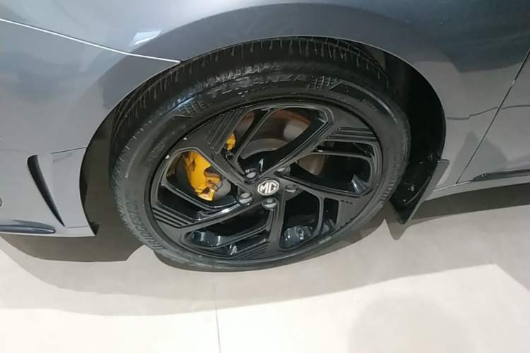Used MG 6 2021 Pro 1.5T Automatic Trophy Luxury Edition Left Front Wheel Hub