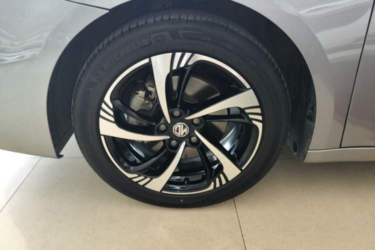 Used MG 6 2021 1.5T Automatic Lingchao Edition Left Front Wheel Hub