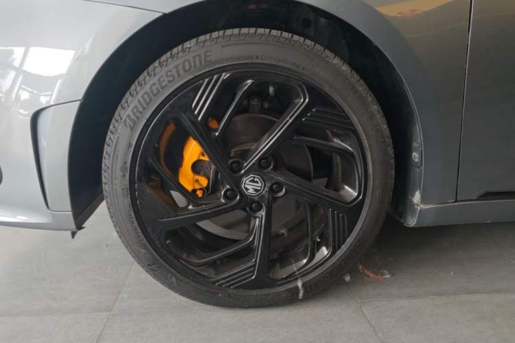 Used MG 6 2021 Pro 1.5T Automatic Trophy Luxury Edition Left Front Wheel Hub