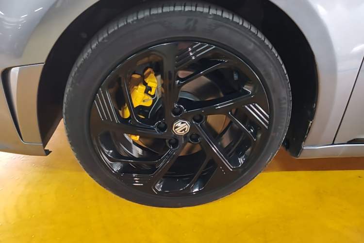 Used MG 6 2021 Pro 1.5T Automatic Trophy Luxury Edition Left Front Wheel Hub