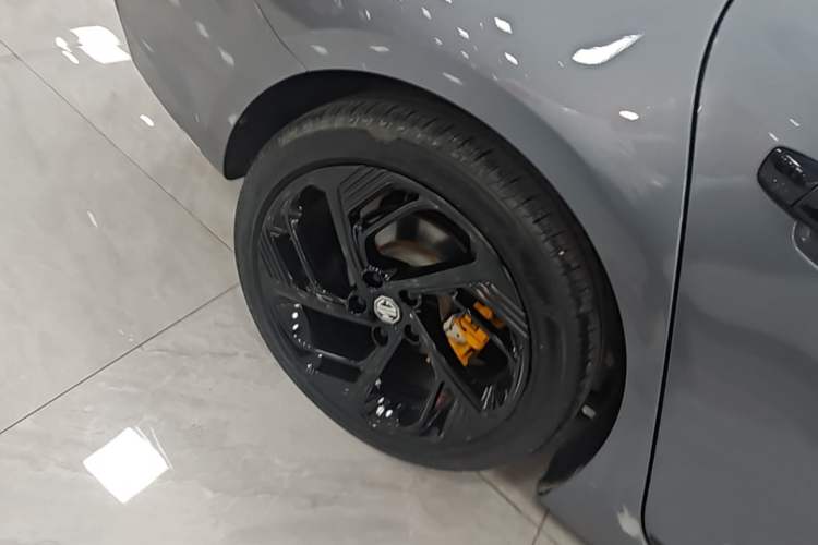 Used MG 6 2021 Pro 1.5T Automatic Trophy Flagship Edition Right Rear Wheel Hub