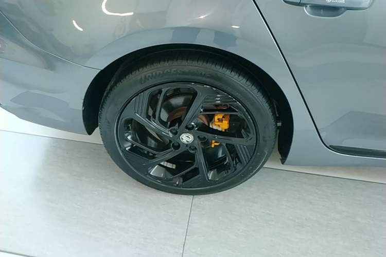 Used MG 6 2021 Pro 1.5T Automatic Trophy Luxury Edition Right Rear Wheel Hub