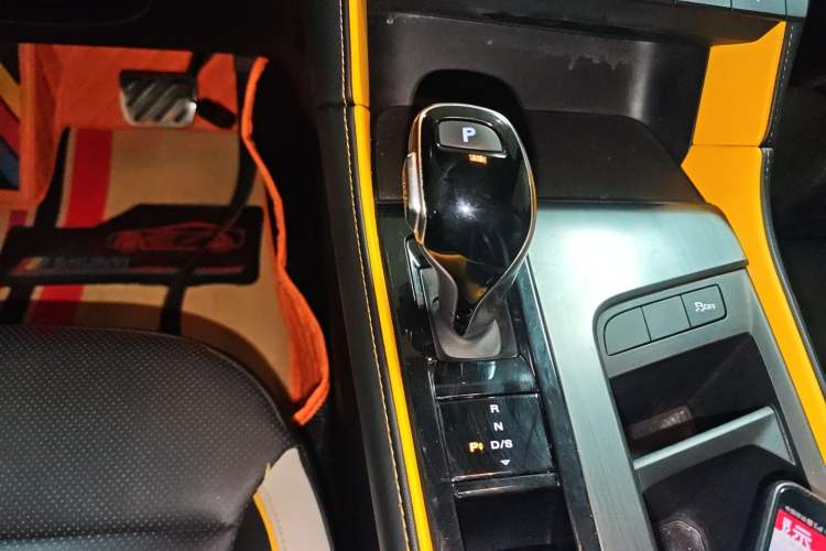 Used MG 6 2021 Pro 1.5T Automatic Trophy Luxury Edition Gear Lever