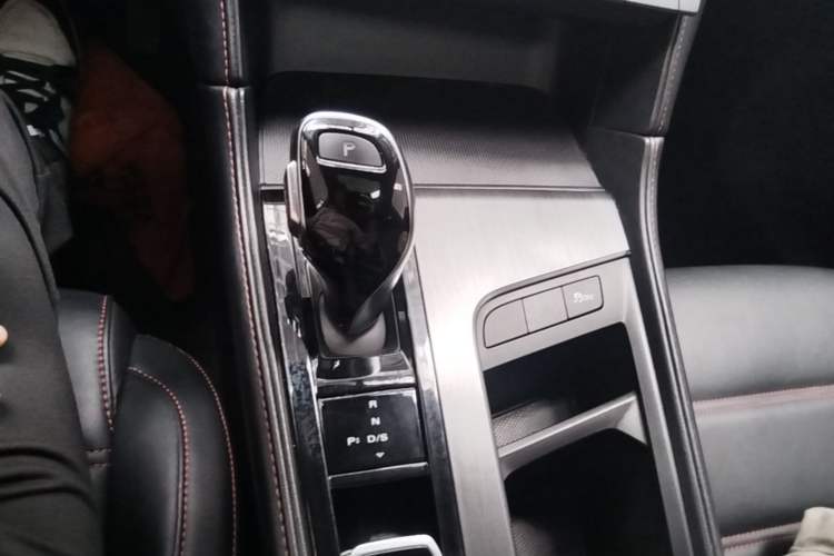 Used MG 6 2021 1.5T Automatic Lingchao Edition Gear Lever