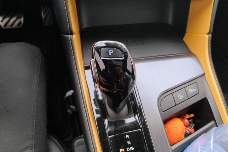Used MG 6 2021 Pro 1.5T Automatic Trophy Luxury Edition Gear Lever