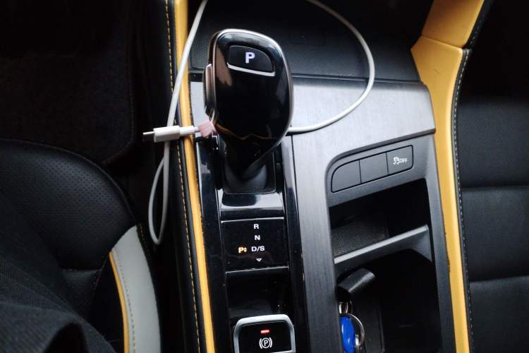 Used MG 6 2021 Pro 1.5T Automatic Trophy Luxury Edition Gear Lever