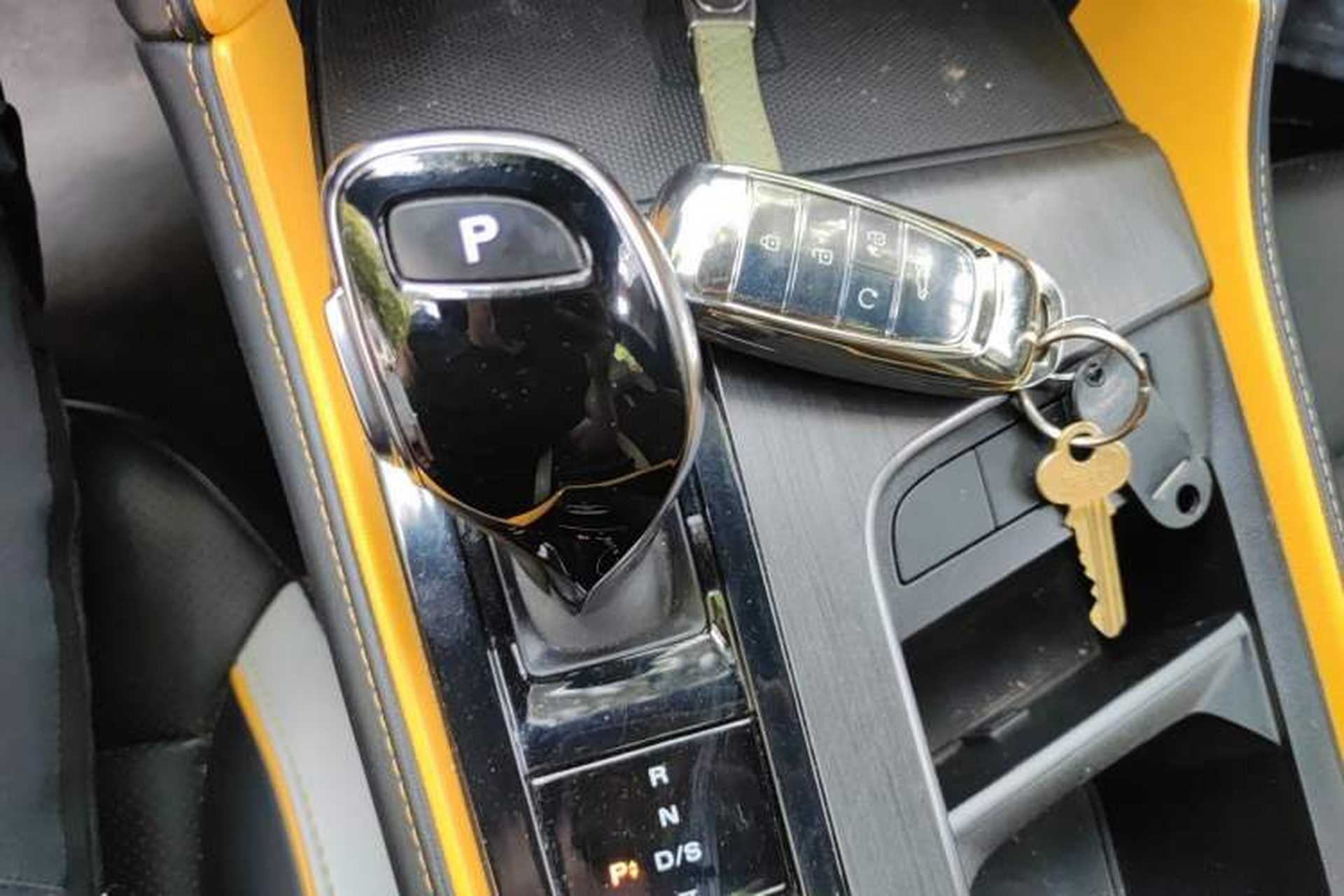 Used MG 6 2021 Pro 1.5T Automatic Trophy Luxury Edition Gear Lever
