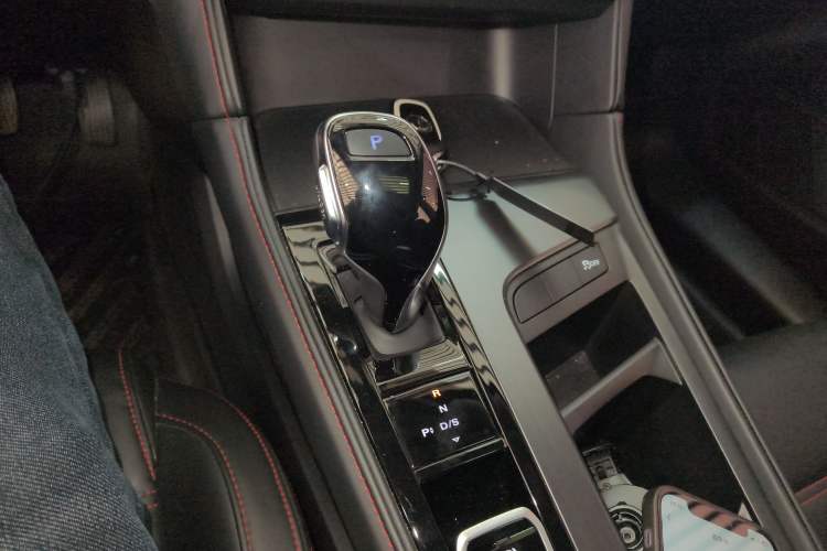 Used MG 6 2021 1.5T Automatic Lingchao Edition Gear Lever