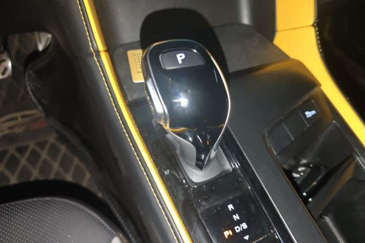 Used MG 6 2021 Pro 1.5T Automatic Trophy Luxury Edition Gear Lever