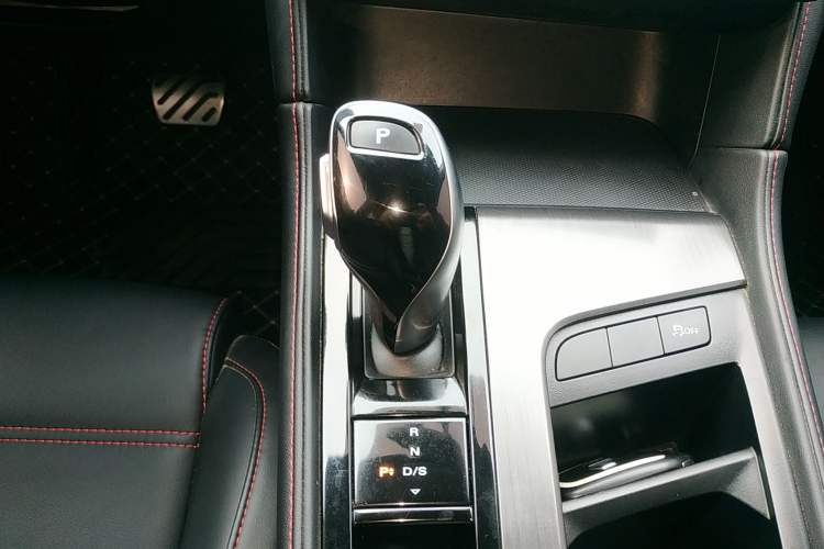 Used MG 6 2021 Pro 1.5T Automatic Trendsetting Luxury Edition Gear Lever