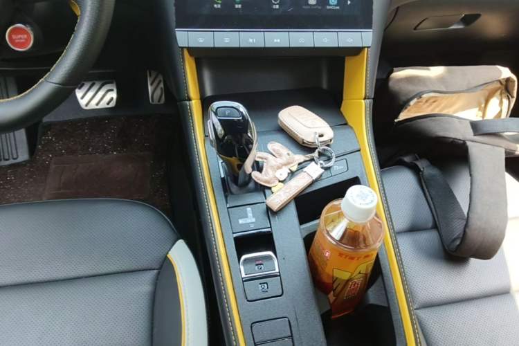 Used MG 6 2021 Pro 1.5T Automatic Trophy Luxury Edition Gear Lever