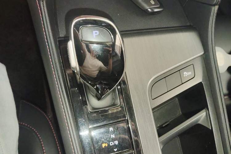 Used MG 6 2021 1.5T Automatic Lingchao Edition Gear Lever