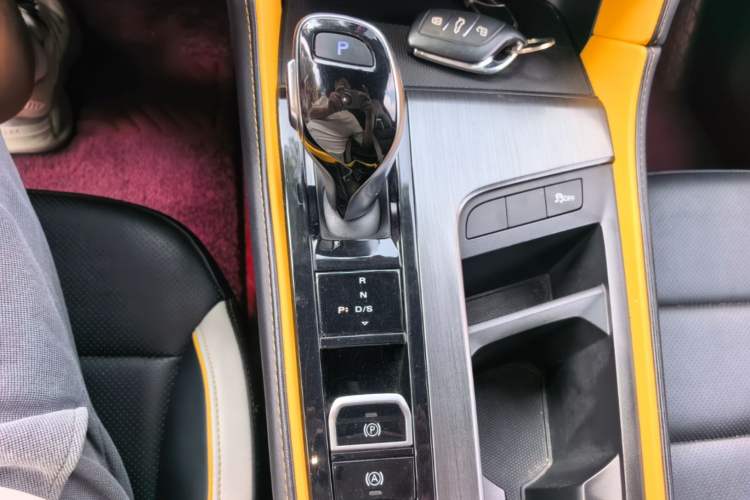 Used MG 6 2021 Pro 1.5T Automatic Trophy Luxury Edition Gear Lever